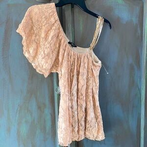 SKY 💕 NWOT Sky Gold lace one shoulder tunic with gold chains